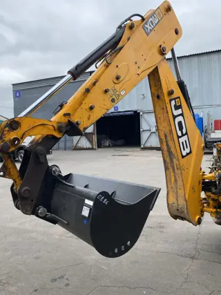 Ковш на технике JCB