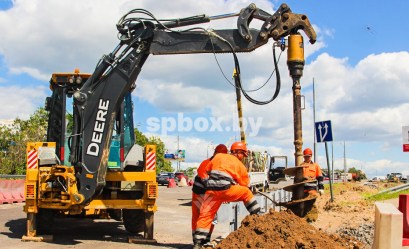 Гидробур Delta RD8 на Телескопический погрузчик, Экскаватор-погрузчик