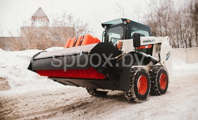 Щетка дорожная коммунальная Impulse SP1850BS с бункером и системой орошения на Мини-погрузчик фото