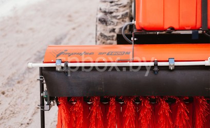 Щетка дорожная коммунальная Impulse SP1800M + система орошения 100 литров (с насосом) на Мини-погрузчик фото